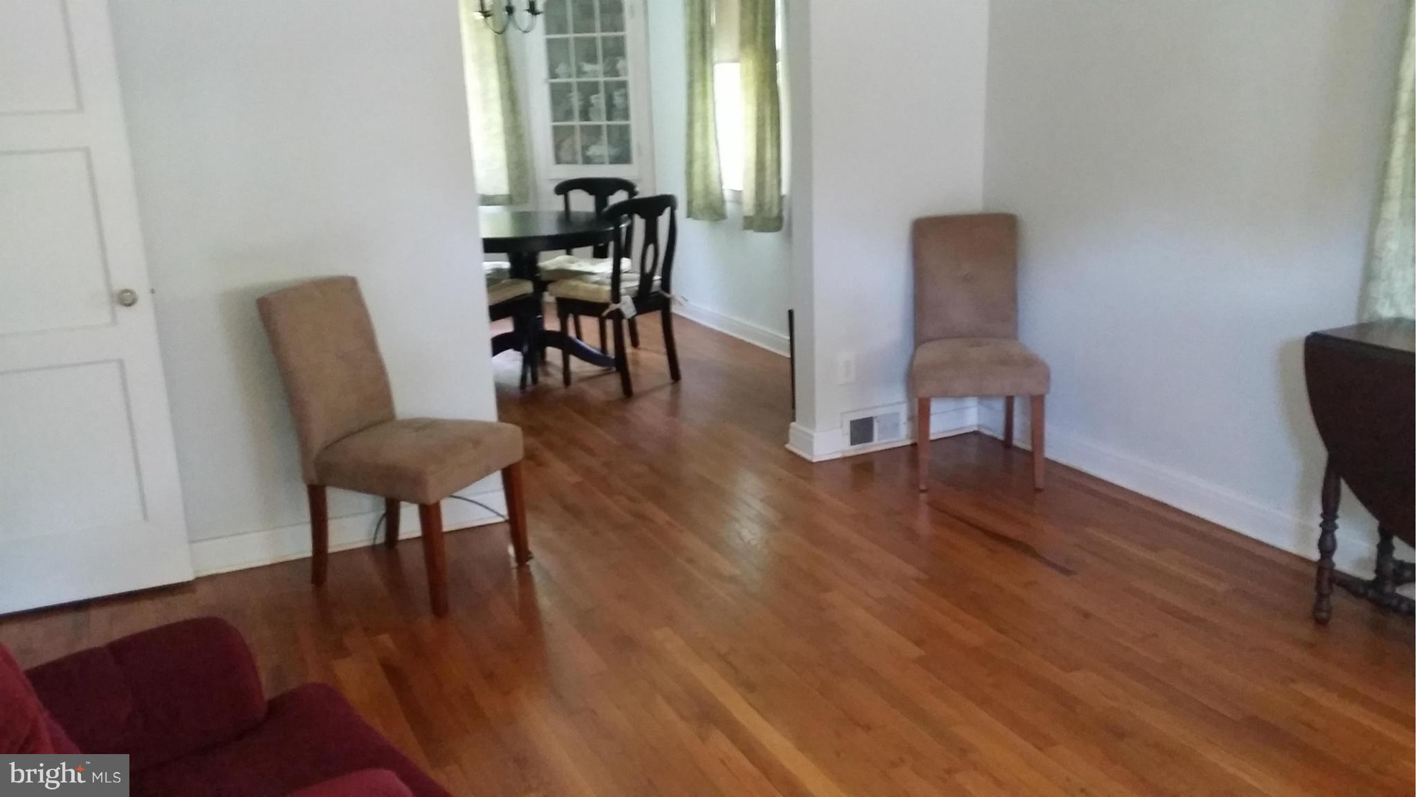 52 Hillvale Road Baltimore, MD 21229 - Photo 8 of 21 Living Room