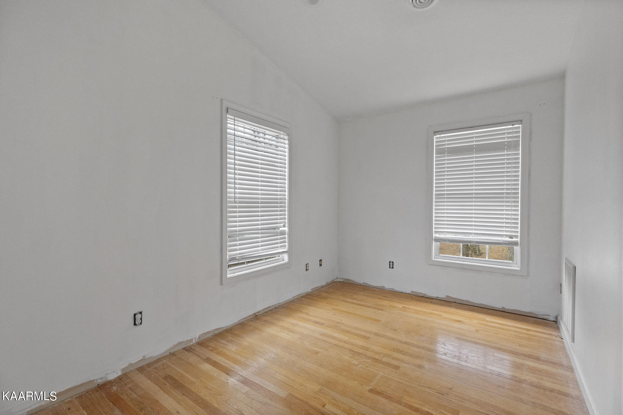 2050 Buckingham Road Greeneville, TN 37743 - Photo 20 of 37 20-web-or-mls-217A2083