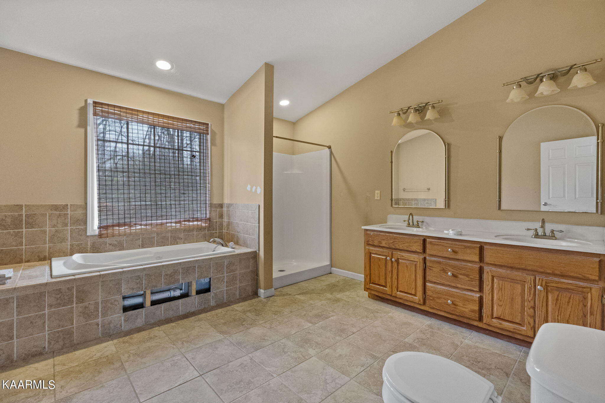 2050 Buckingham Road Greeneville, TN 37743 - Photo 21 of 37 21-web-or-mls-217A2087