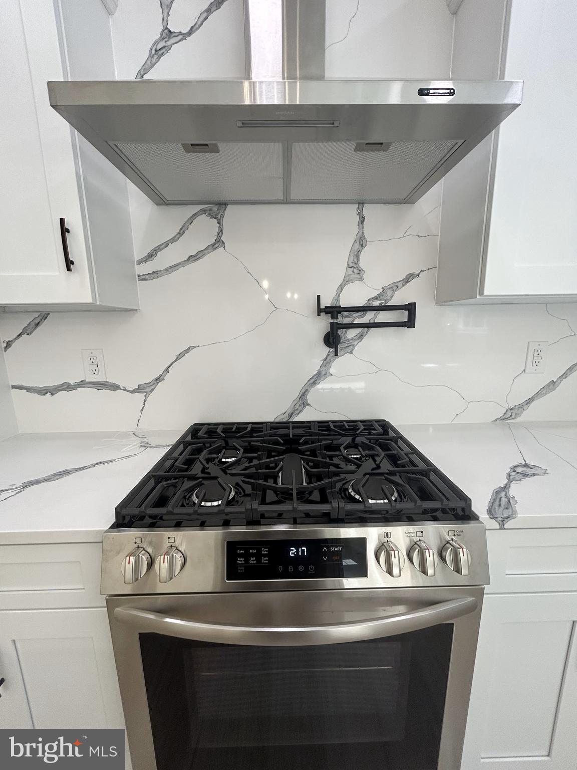 1178 South Spring Road Vineland, NJ 08361 - Photo 19 of 45 a close view of stove top oven