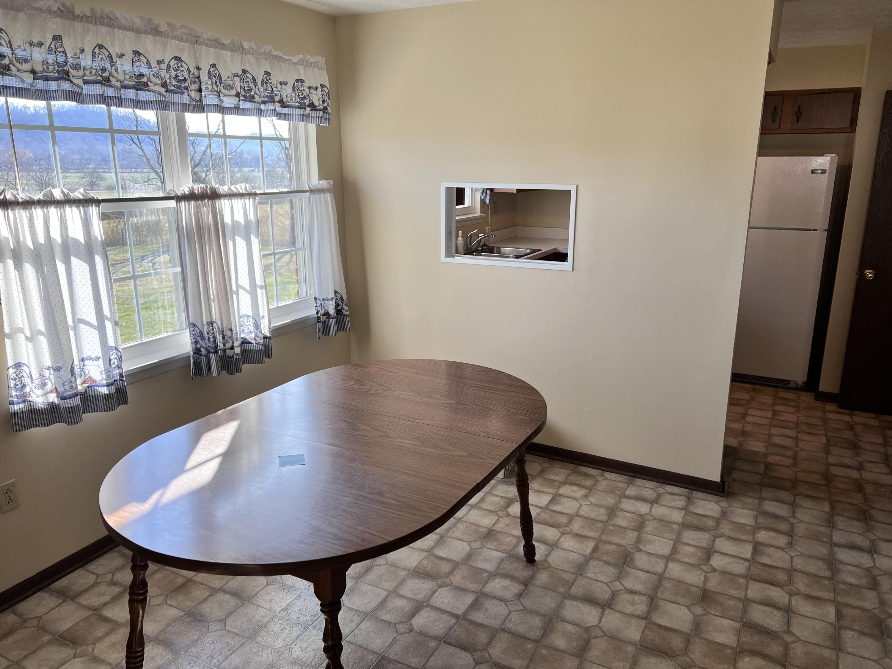 6928 Campton Road Stanton, KY 40380 - Photo 3 of 18 McCoy Dining