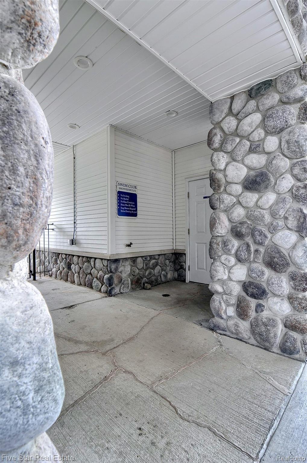 720 Loggers Circle Rochester, MI 48307 - Photo 60 of 63 60-Community Swim Club Entrance.jpg