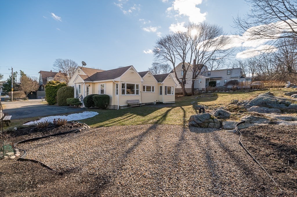 15 Beach Road Gloucester, MA 01930 - Photo 3 of 35