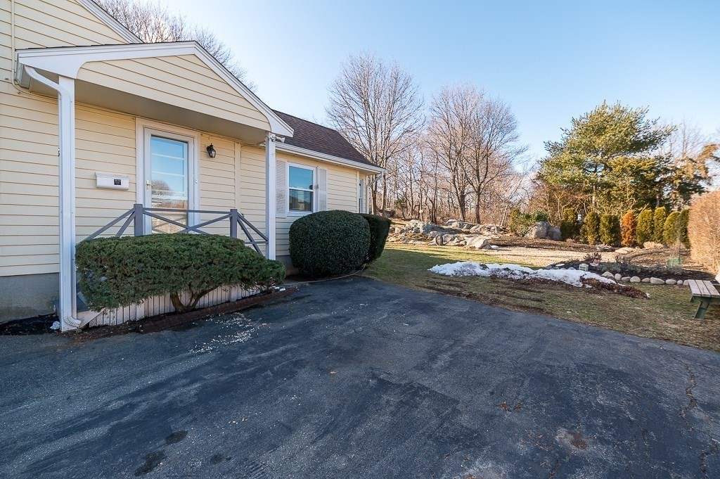 15 Beach Road Gloucester, MA 01930 - Photo 5 of 35