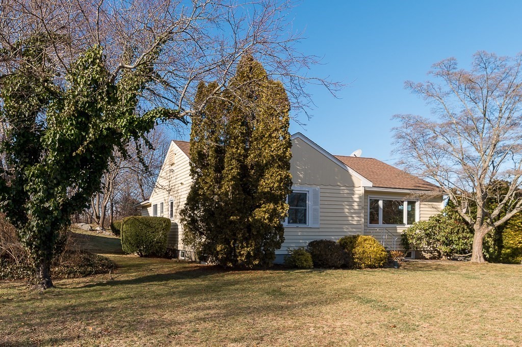 15 Beach Road Gloucester, MA 01930 - Photo 6 of 35