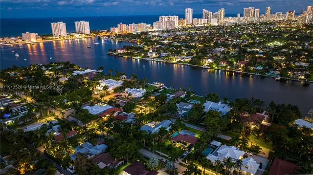 $2,600,000 | 1025 North Southlake Drive, Hollywood, FL 33019