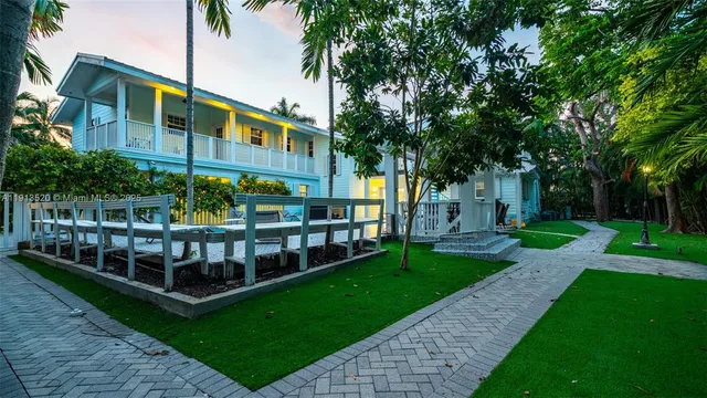 $2,600,000 | 1025 North Southlake Drive, Hollywood, FL 33019