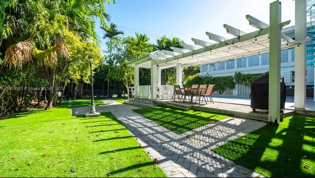 $2,600,000 | 1025 North Southlake Drive, Hollywood, FL 33019