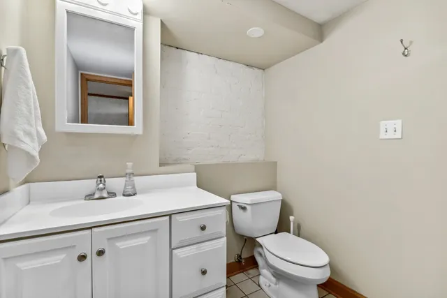 $1,450 | 403 South Hough Street, Unit LL, Barrington, IL 60010