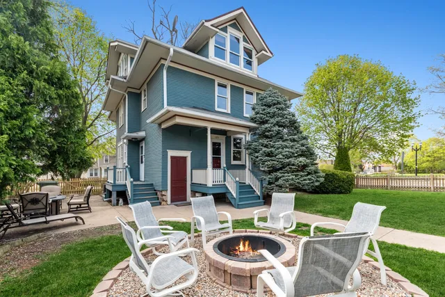 $1,450 | 403 South Hough Street, Unit LL, Barrington, IL 60010