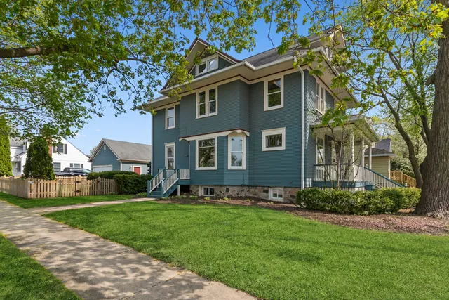 $1,450 | 403 South Hough Street, Unit LL, Barrington, IL 60010