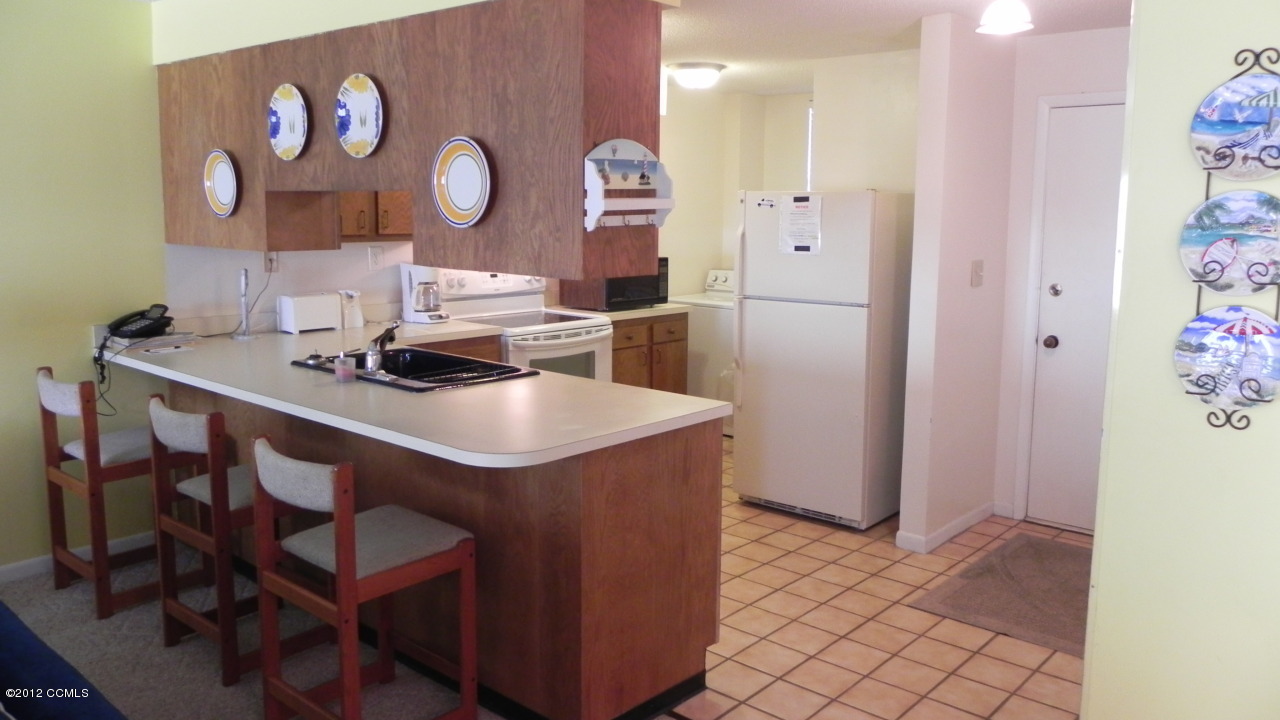 1505 Salter Path Road, Unit 229 Indian Beach, NC 28512 - Photo 4 of 26 Kitchen Bar