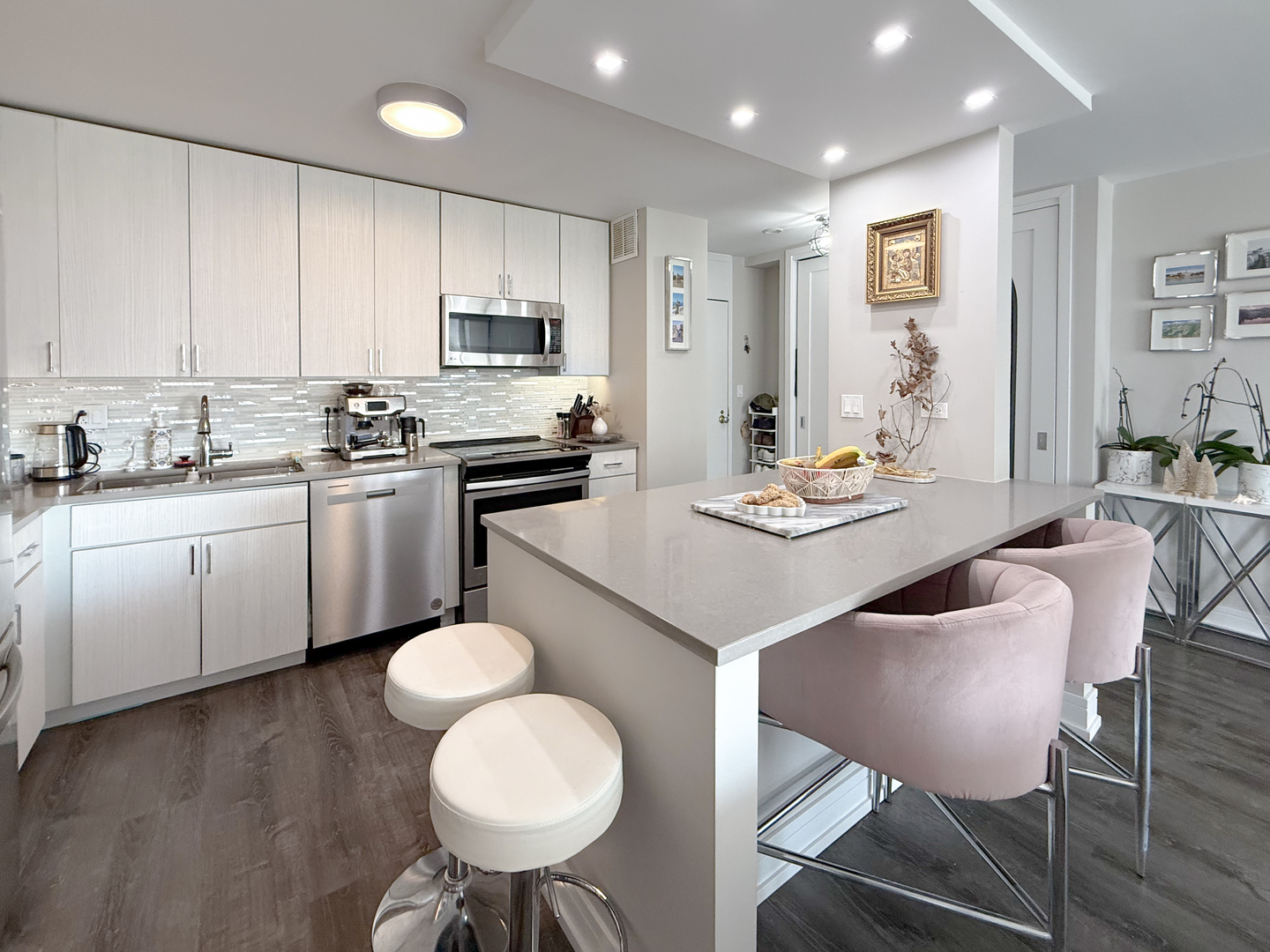 5455 North Sheridan Road, Unit 2108 Chicago, IL 60640 - Photo 4 of 11