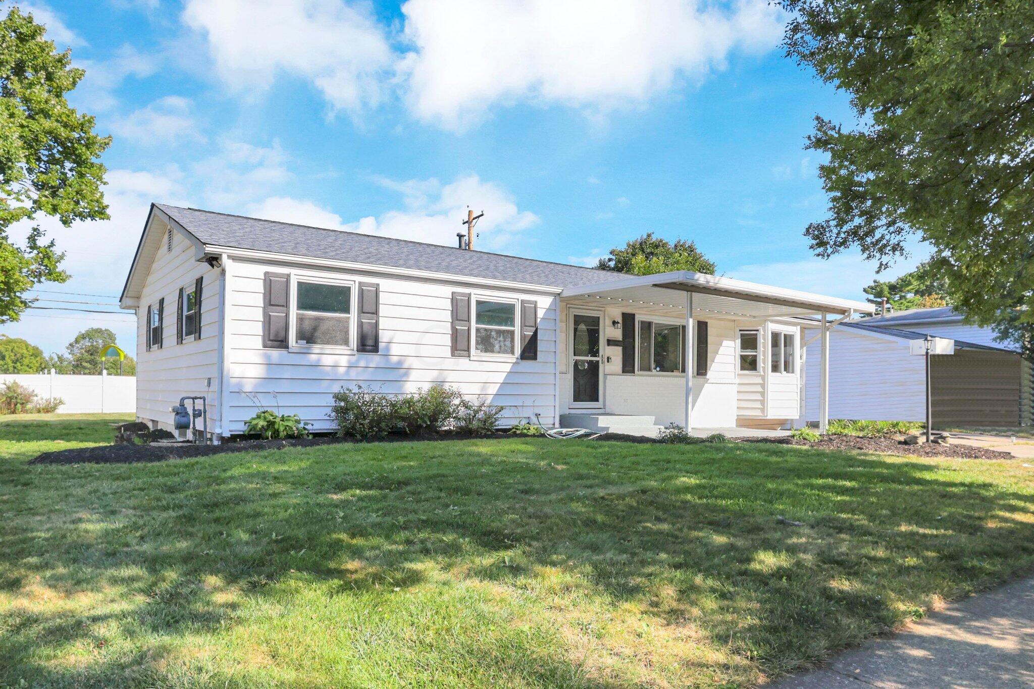 6258 Faircrest Road Columbus, OH 43229 - Photo 1 of 33 1-web-or-mls-0V3A8711 copy