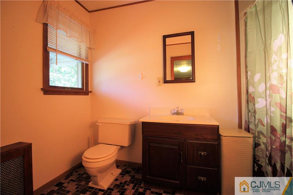 252 Rues Lane East Brunswick, NJ 08816 - Photo 14 of 25 Gallery Image 14