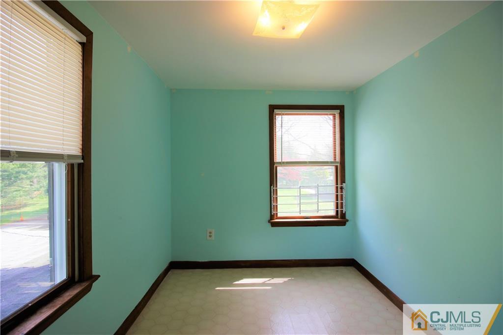 252 Rues Lane East Brunswick, NJ 08816 - Photo 16 of 25 Gallery Image 16