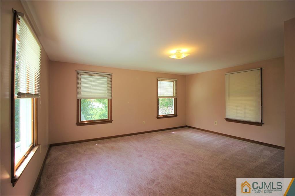 252 Rues Lane East Brunswick, NJ 08816 - Photo 17 of 25 Gallery Image 17