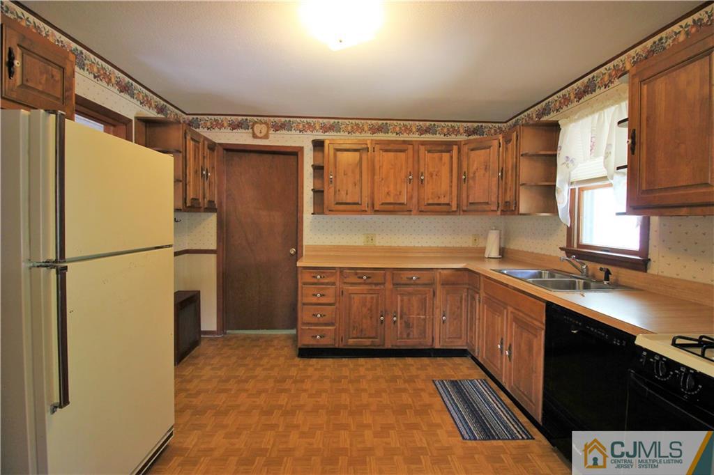 252 Rues Lane East Brunswick, NJ 08816 - Photo 5 of 25 Gallery Image 5