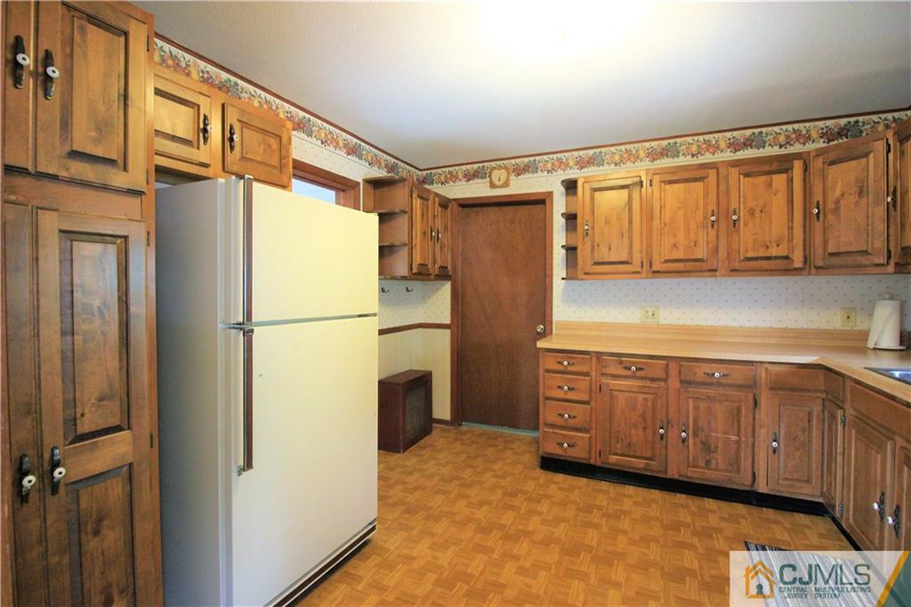 252 Rues Lane East Brunswick, NJ 08816 - Photo 6 of 25 Gallery Image 6