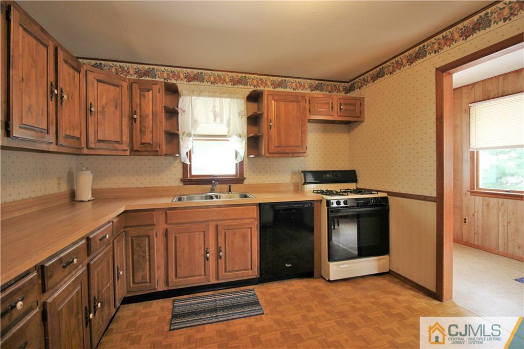 252 Rues Lane East Brunswick, NJ 08816 - Photo 7 of 25 Gallery Image 7