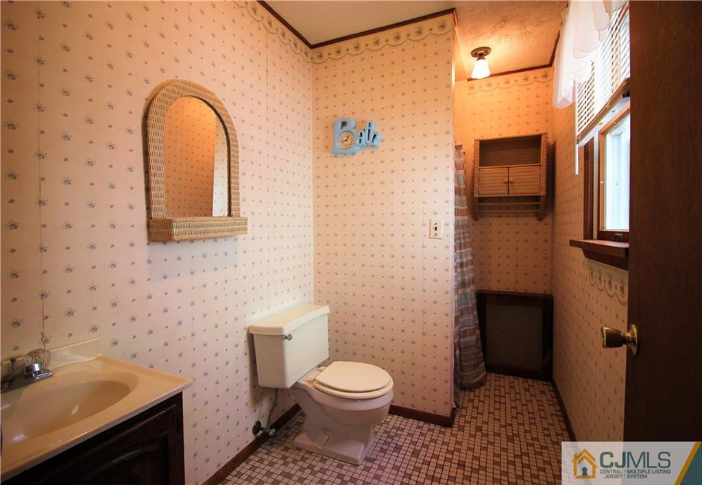 252 Rues Lane East Brunswick, NJ 08816 - Photo 8 of 25 Gallery Image 8