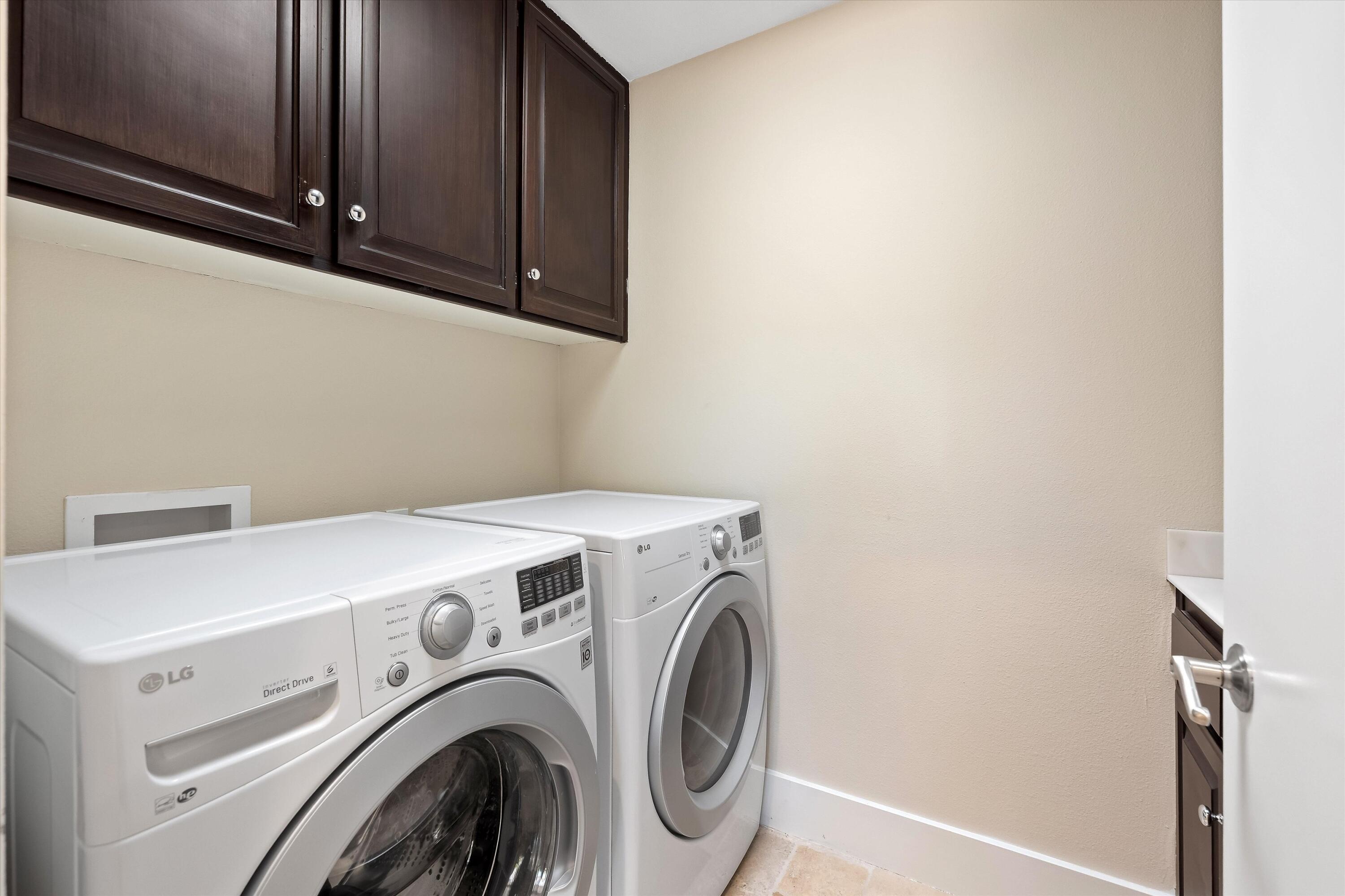 62 Dartmouth Drive Rancho Mirage, CA 92270 - Photo 28 of 46 a utility room with dryer and washer