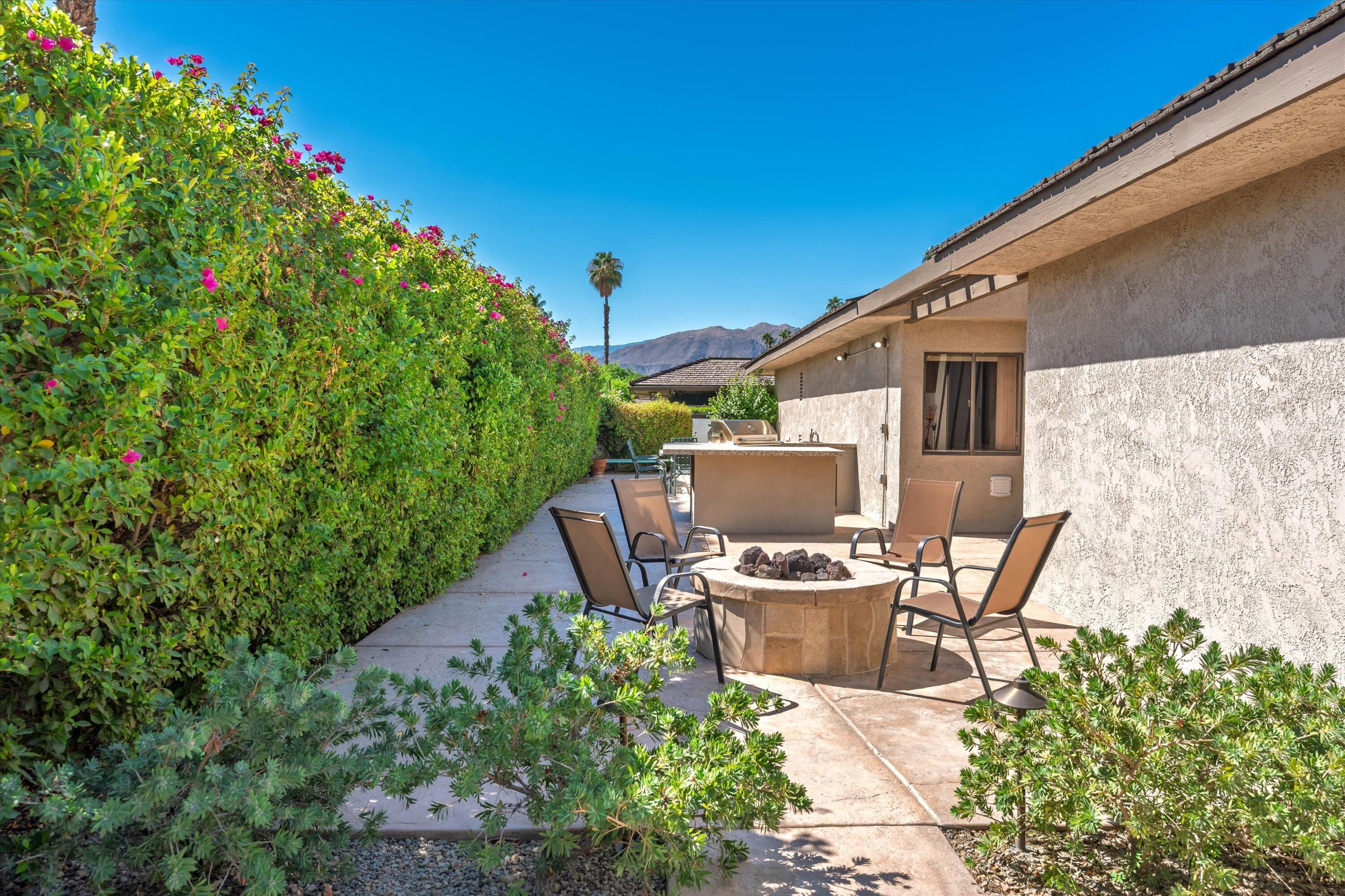 62 Dartmouth Drive Rancho Mirage, CA 92270 - Photo 37 of 46 a outdoor view with a sitting space