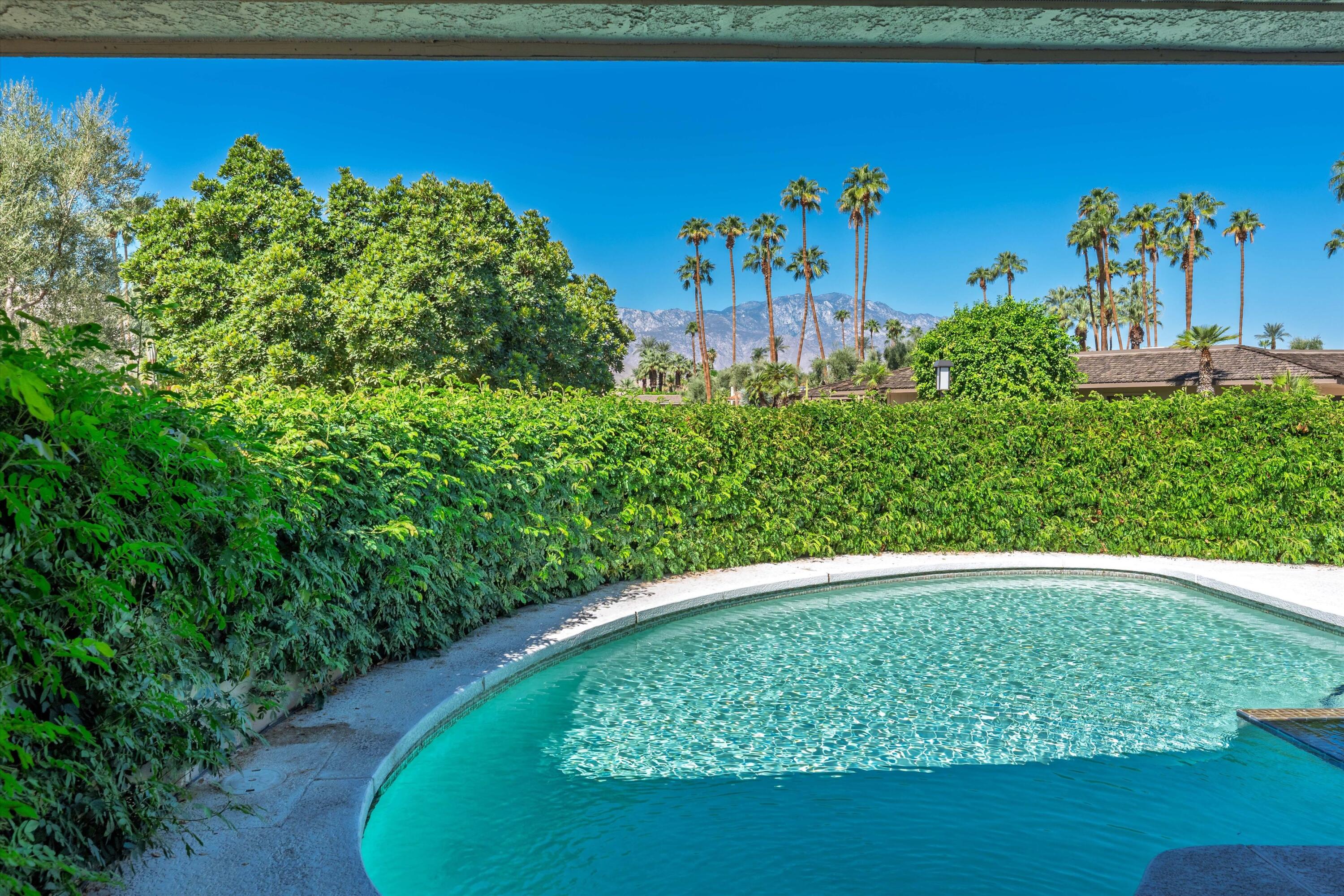 62 Dartmouth Drive Rancho Mirage, CA 92270 - Photo 5 of 46 a view of a flower in a garden