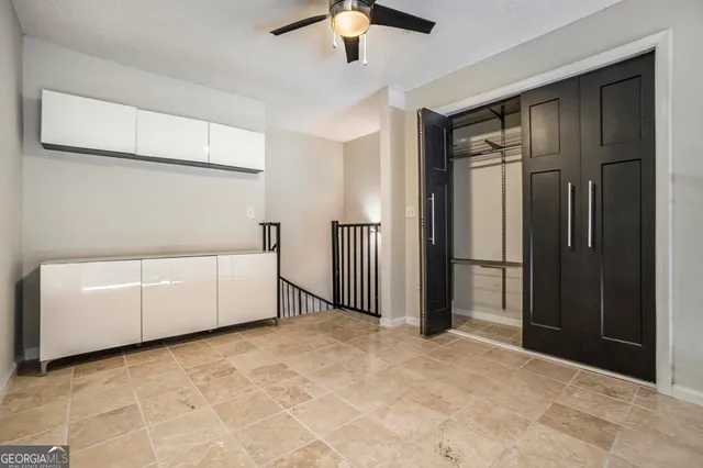 a view of a livingroom with a ceiling fan