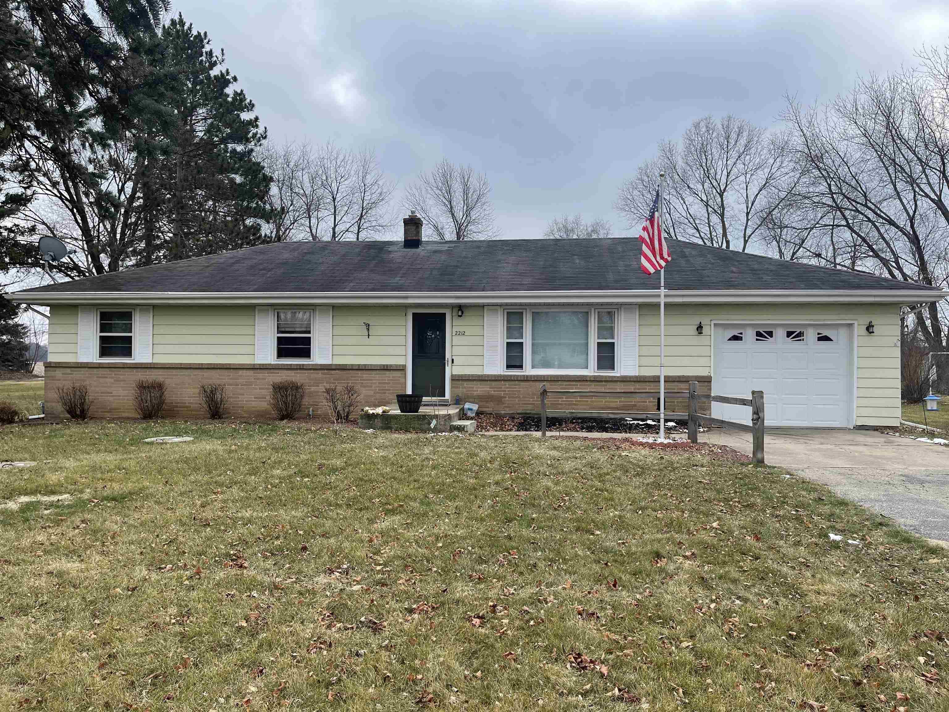 2212 East West Hart Road Beloit, WI 53511 - Photo 1 of 14
