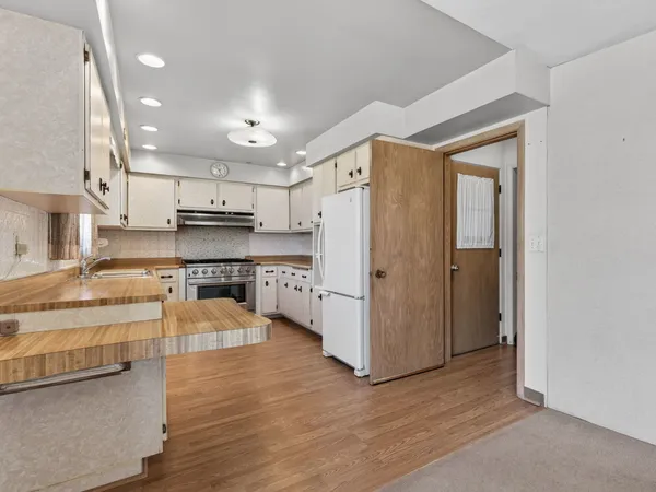 $295,000 | 1200 North May Street, Joliet, IL 60435