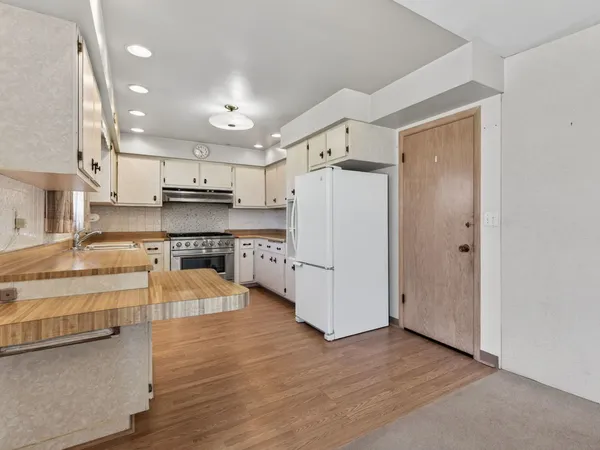 $295,000 | 1200 North May Street, Joliet, IL 60435