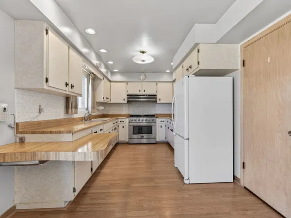 $295,000 | 1200 North May Street, Joliet, IL 60435