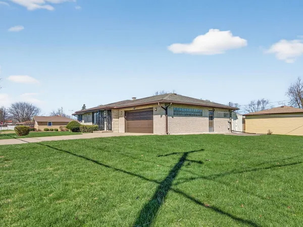 $295,000 | 1200 North May Street, Joliet, IL 60435