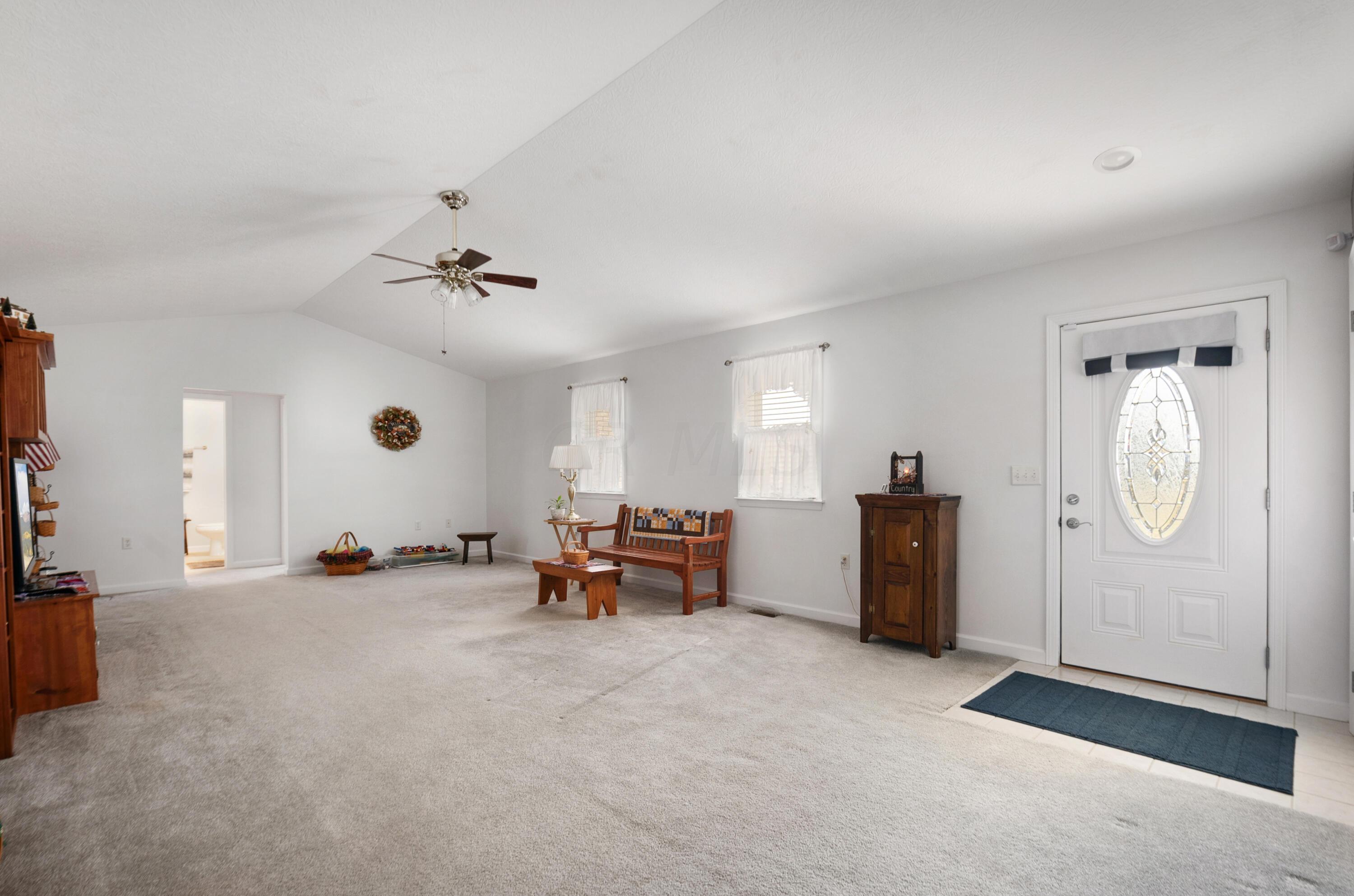 24820 Huber-Hitler Road Circleville, OH 43113 - Photo 5 of 55 Entry/Living Room