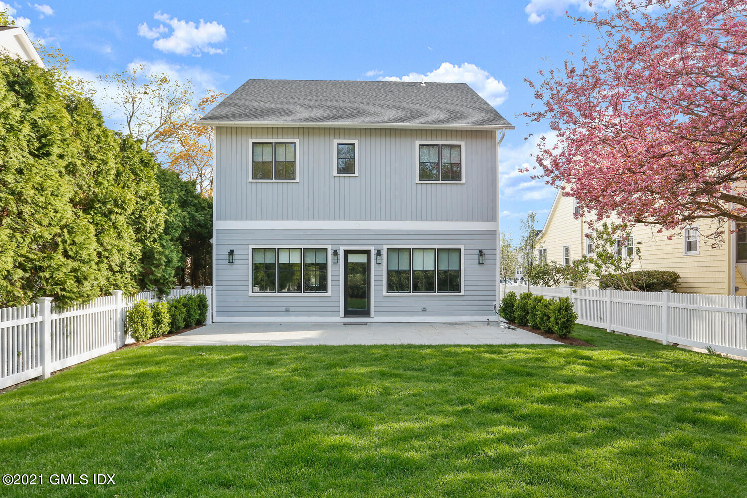 11 Anthony Place Riverside, CT 06878 - Photo 24 of 29 a front view of house with yard and green space