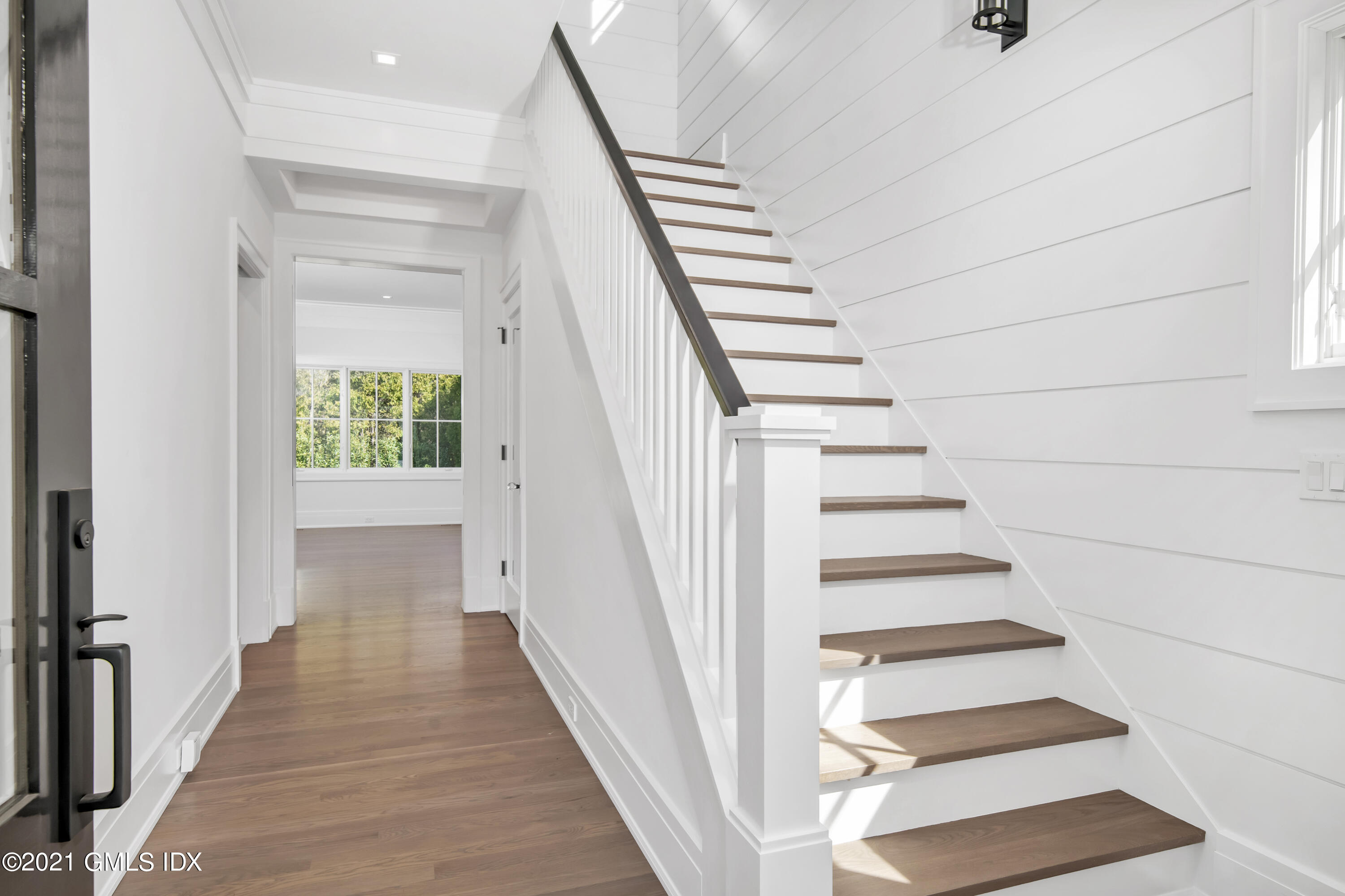 11 Anthony Place Riverside, CT 06878 - Photo 4 of 29 a view of a hallway with wooden floor and entryway