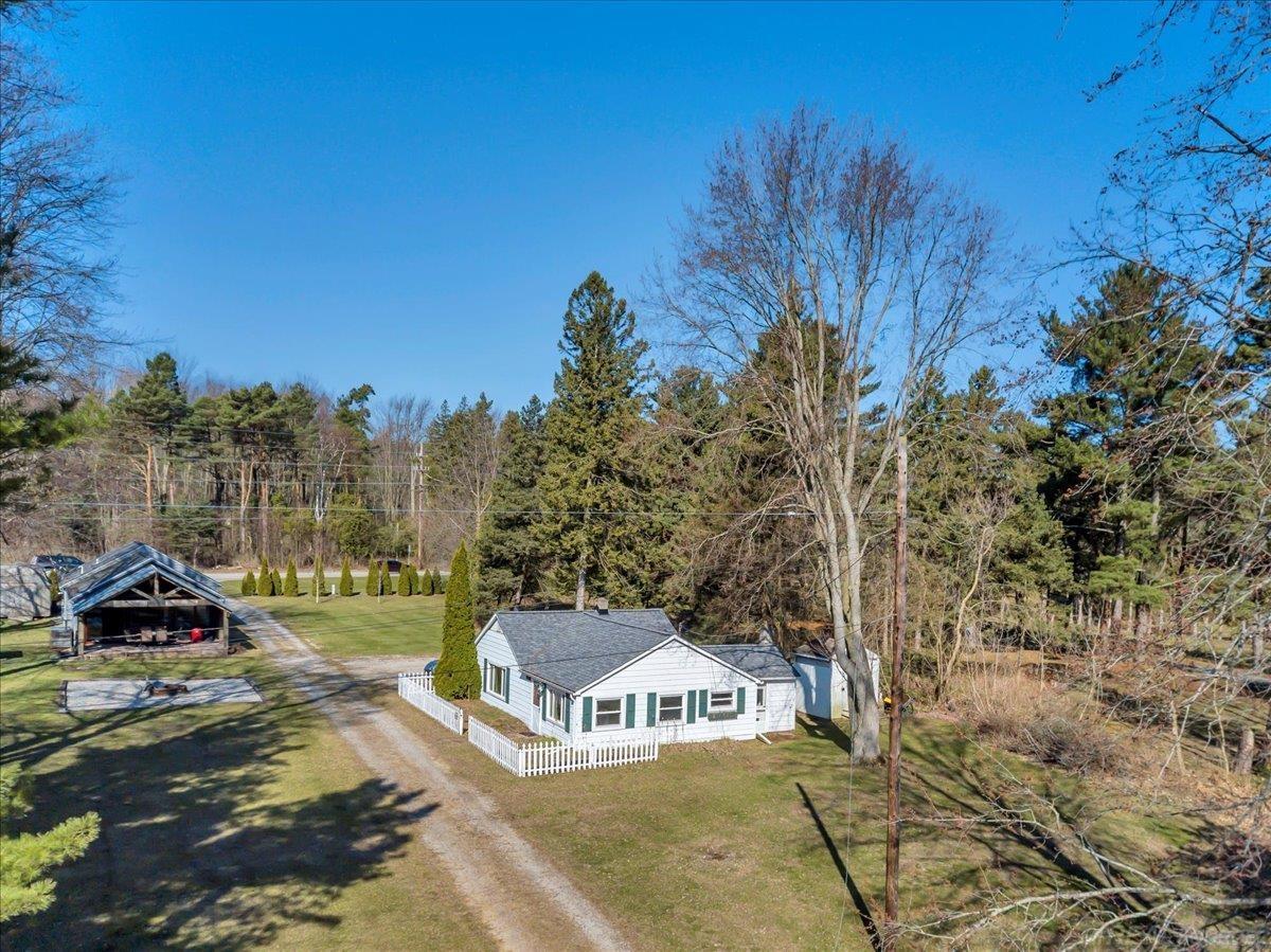 8169 Lakeshore Road Lexington, MI 48450 - Photo 4 of 14