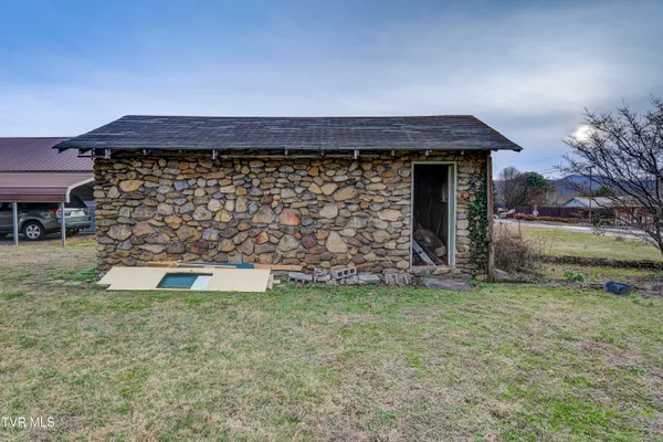 $219,900 | 1027 North Elm Avenue, Erwin, TN 37650