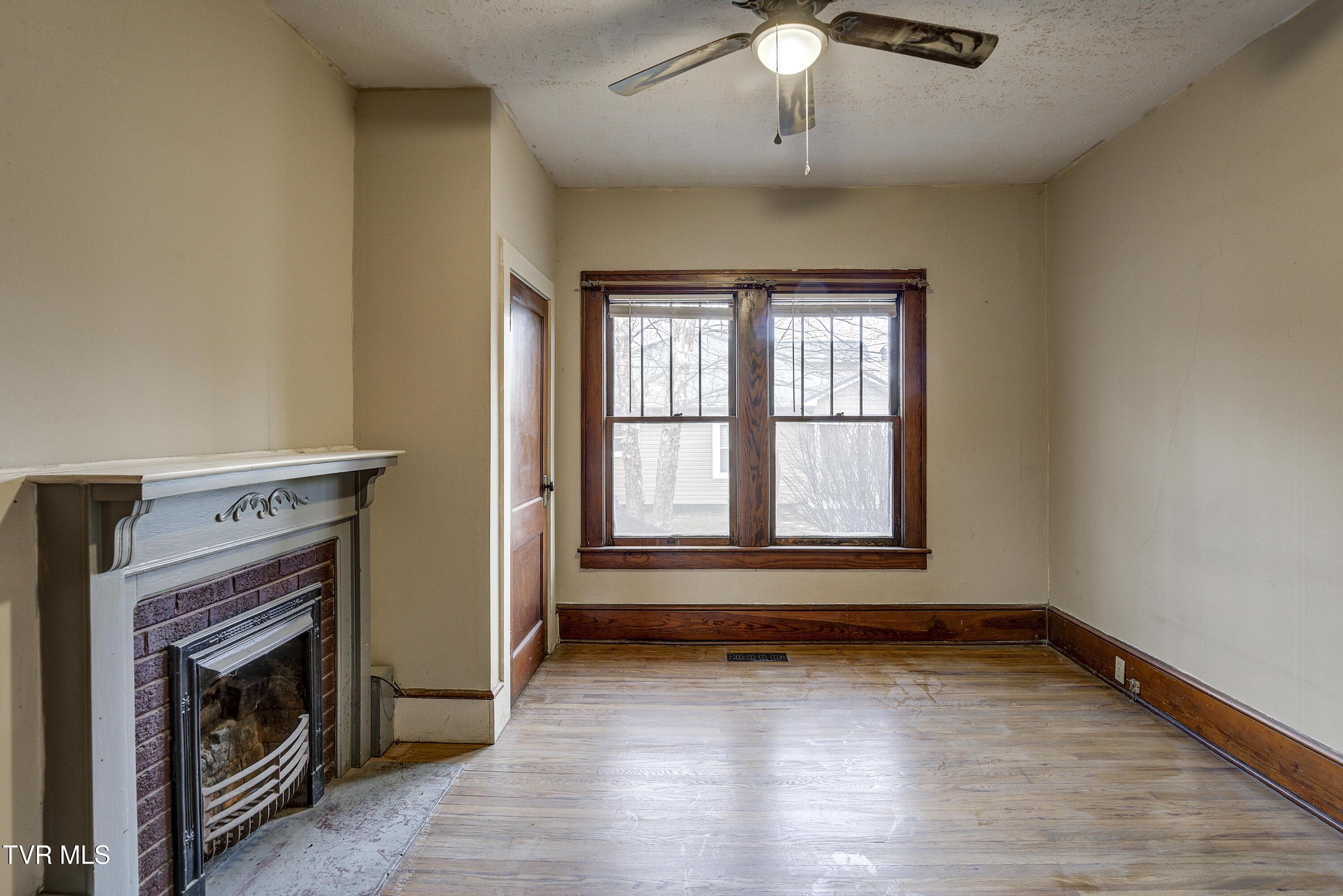 1027 North Elm Avenue Erwin, TN 37650 - Photo 24 of 32 DElmAve--17