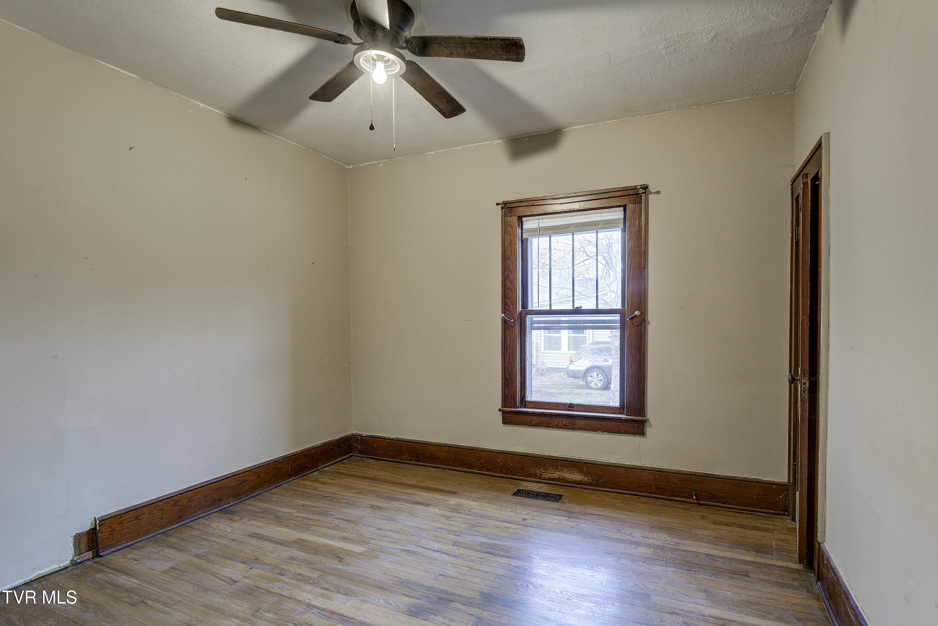 1027 North Elm Avenue Erwin, TN 37650 - Photo 27 of 32 DElmAve--20