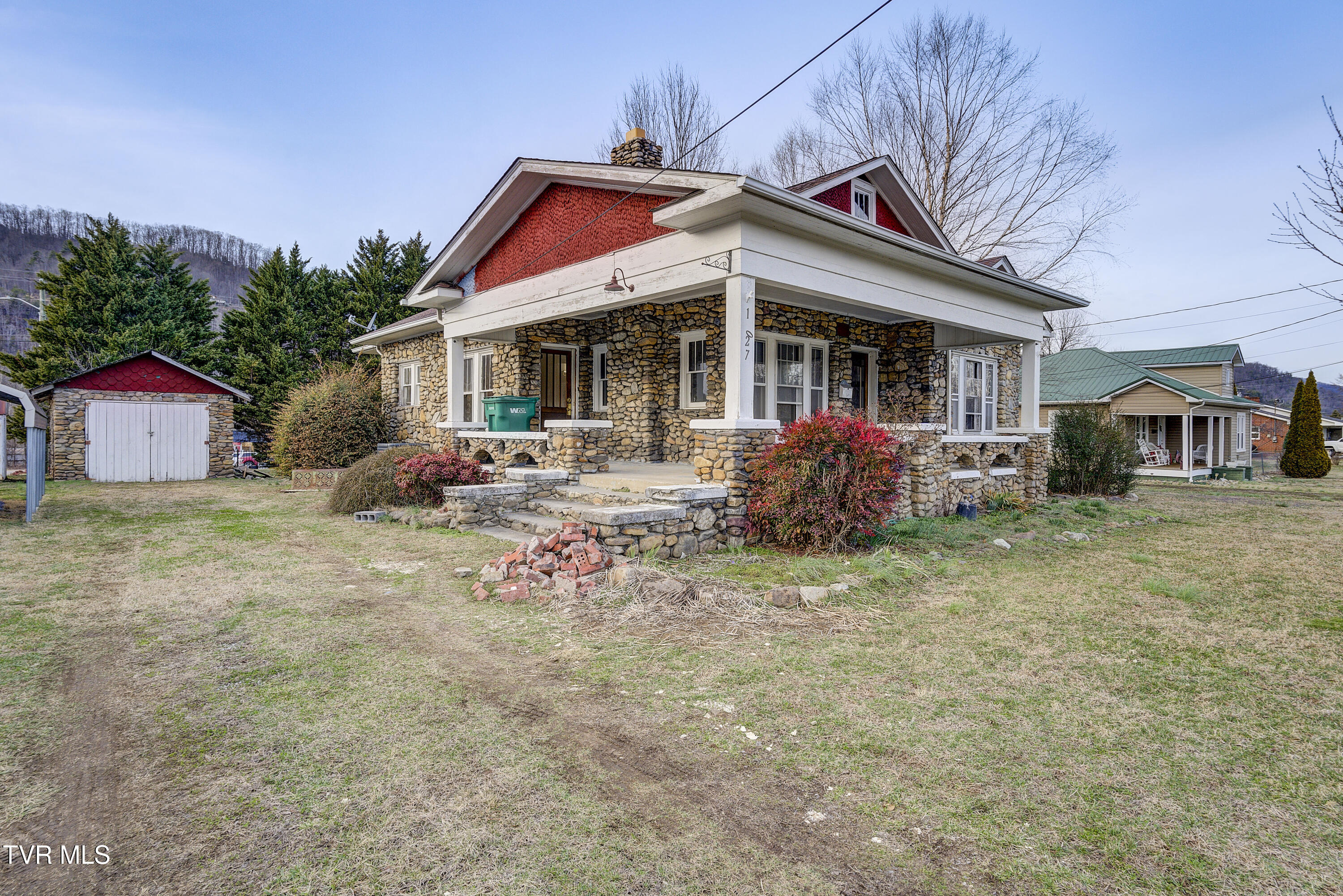 1027 North Elm Avenue Erwin, TN 37650 - Photo 3 of 32 DElmAve--30