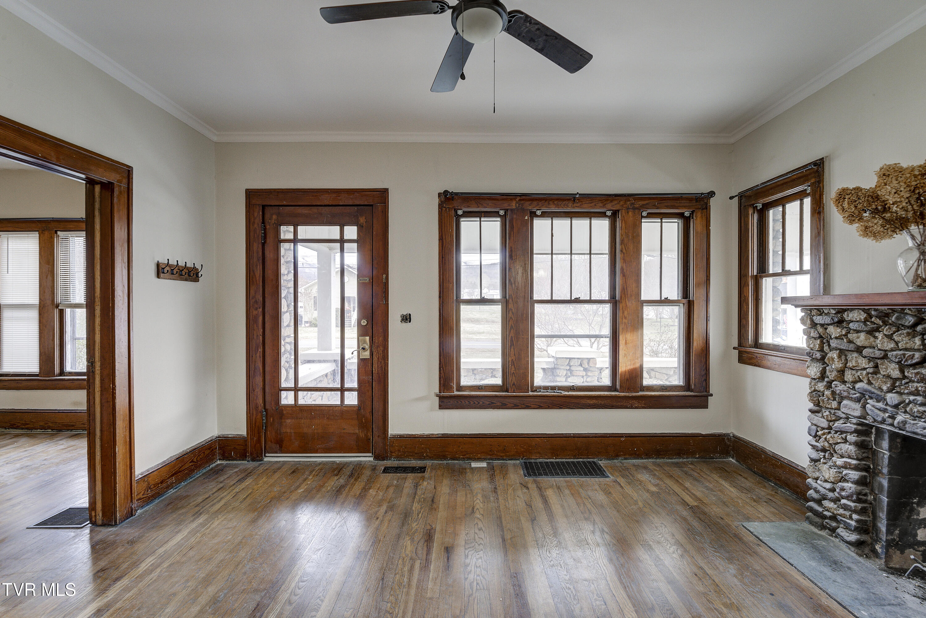1027 North Elm Avenue Erwin, TN 37650 - Photo 6 of 32 DElmAve--3