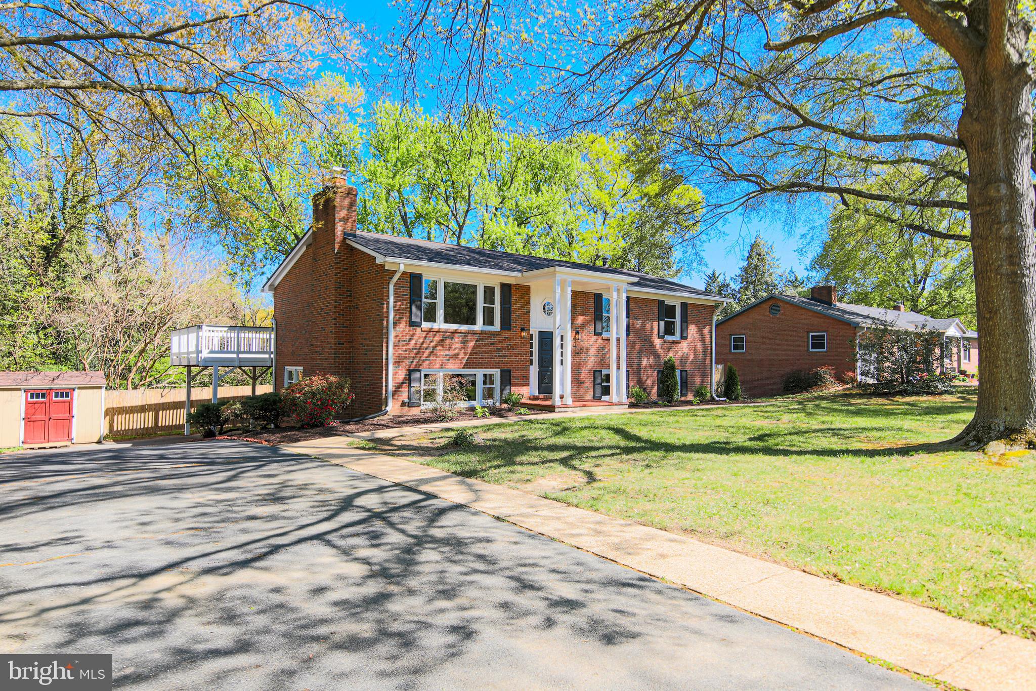 7200 Popkins Farm Road Alexandria, VA 22306 - Photo 4 of 70 Windows Replaced in 2021