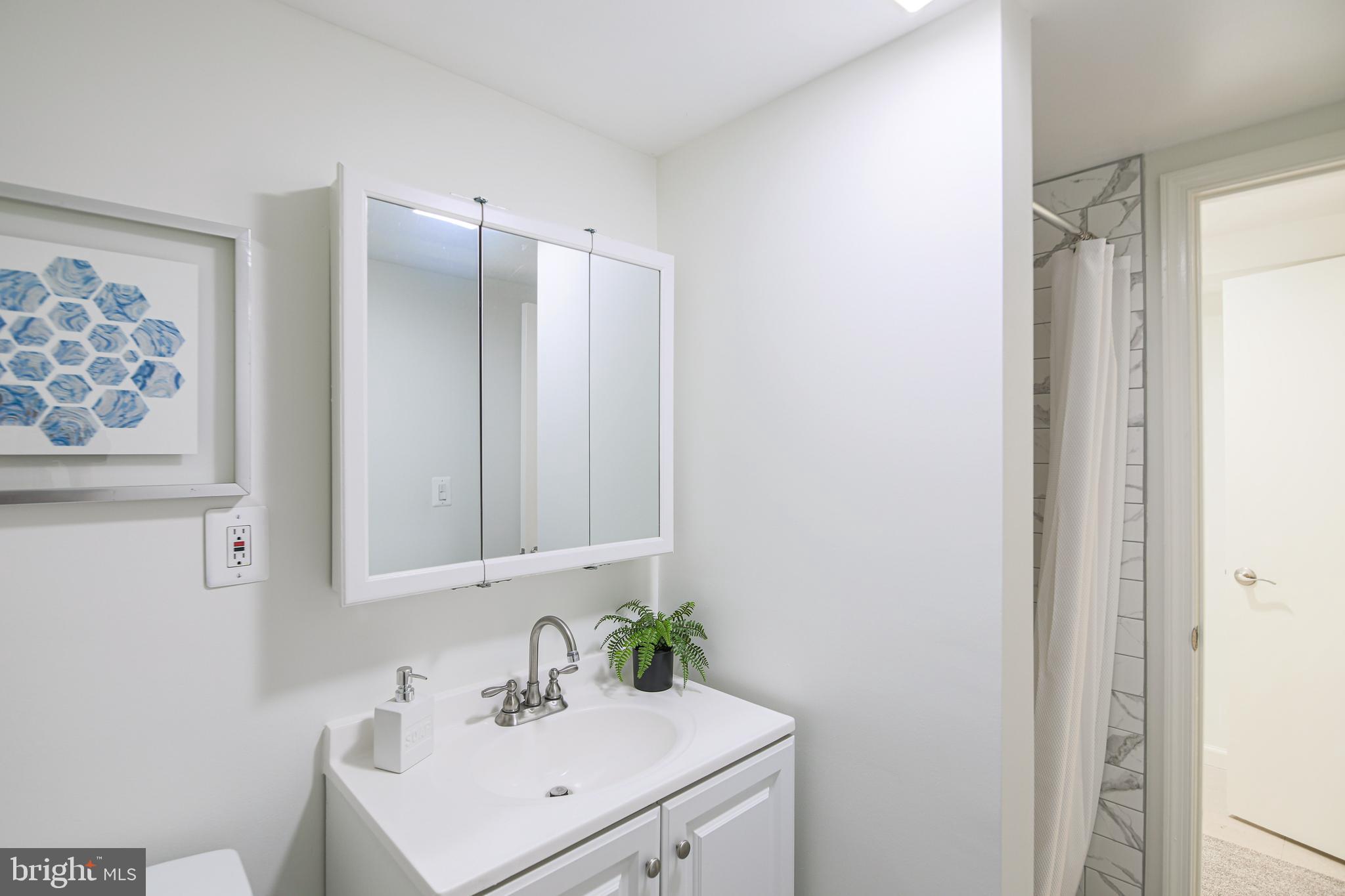 7200 Popkins Farm Road Alexandria, VA 22306 - Photo 53 of 70 Updated Full Bath on Lower Level