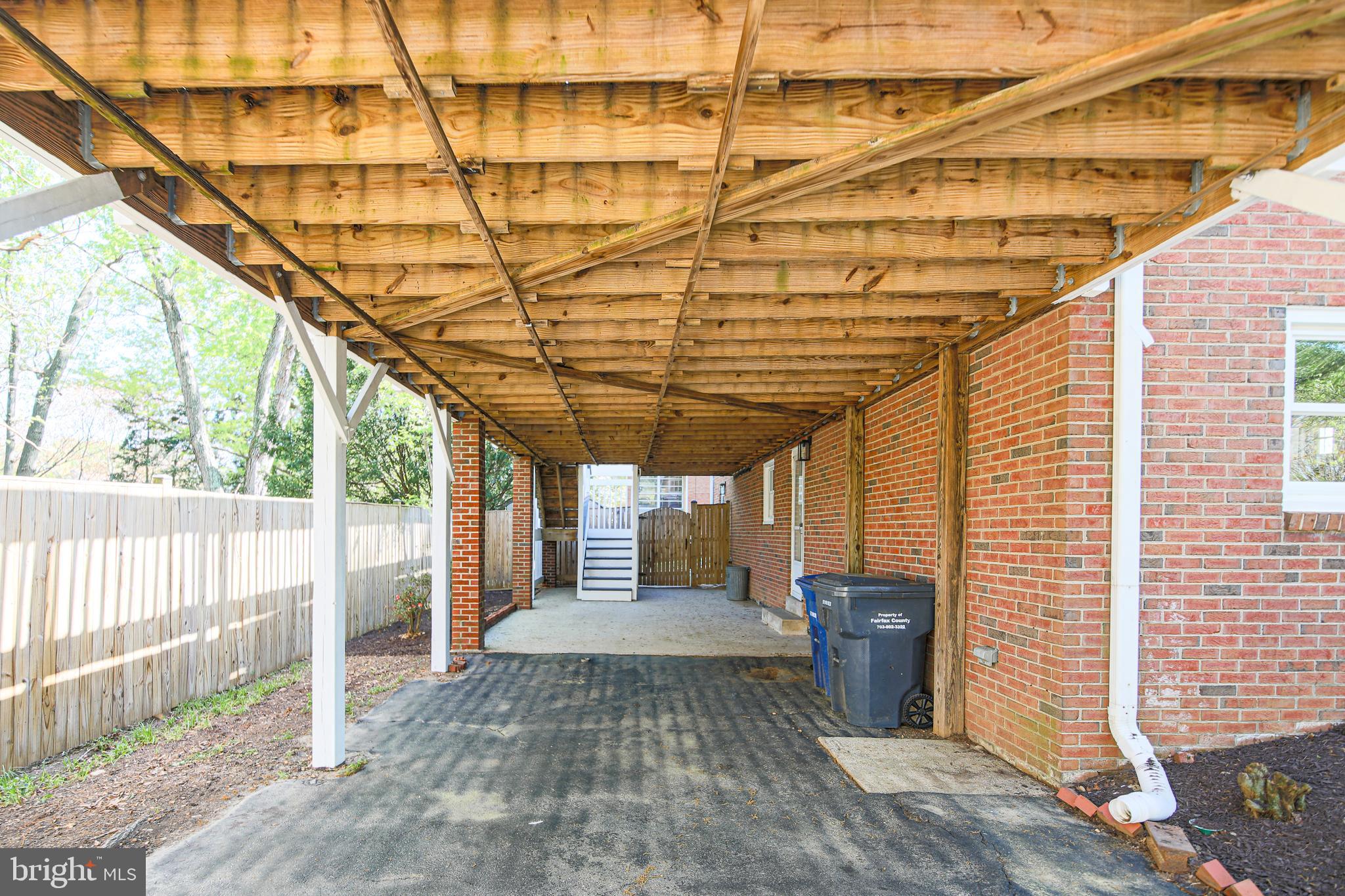 7200 Popkins Farm Road Alexandria, VA 22306 - Photo 67 of 70 Large Area Under Deck