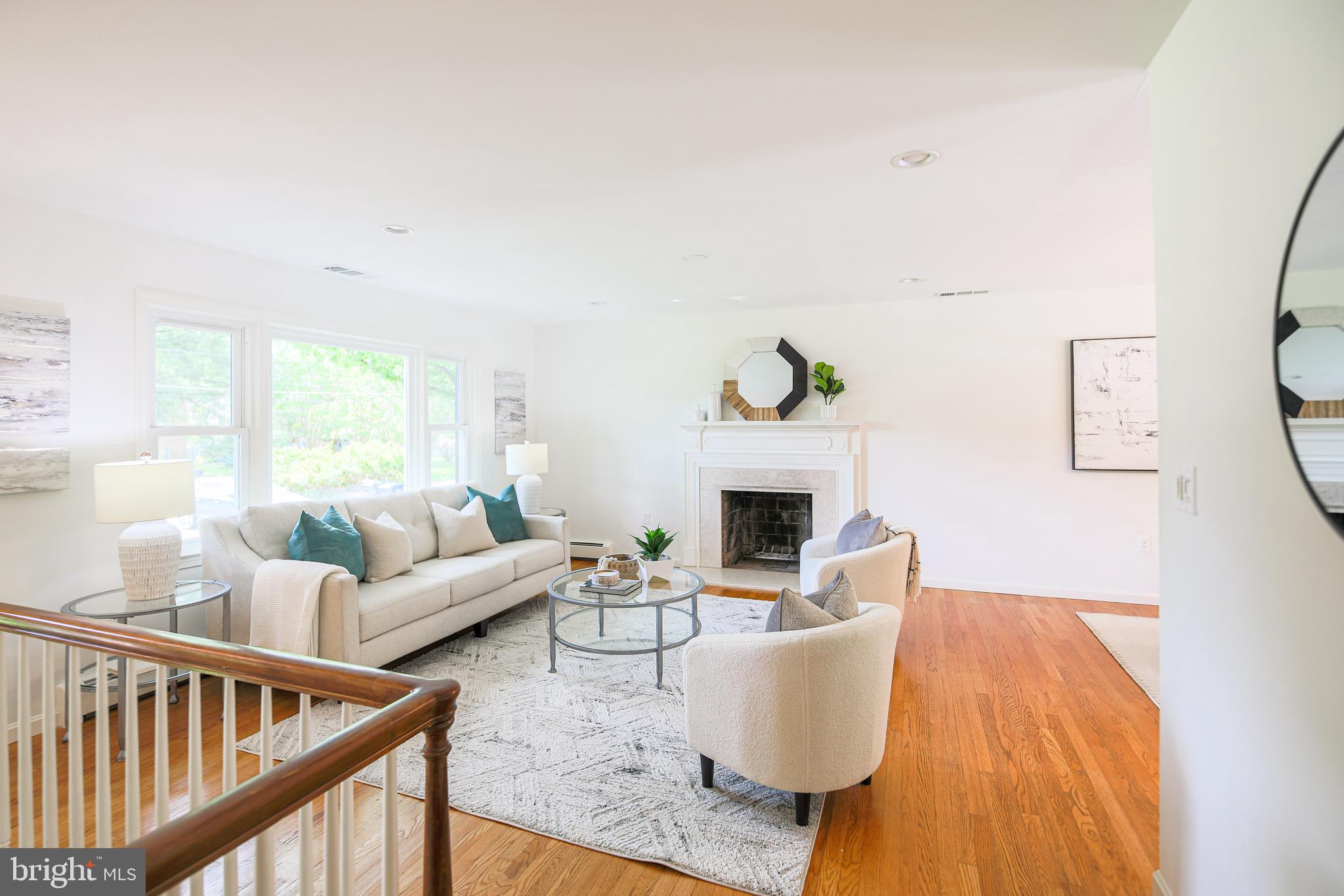 7200 Popkins Farm Road Alexandria, VA 22306 - Photo 7 of 70 Large Bay Window Overlooks Front Yard