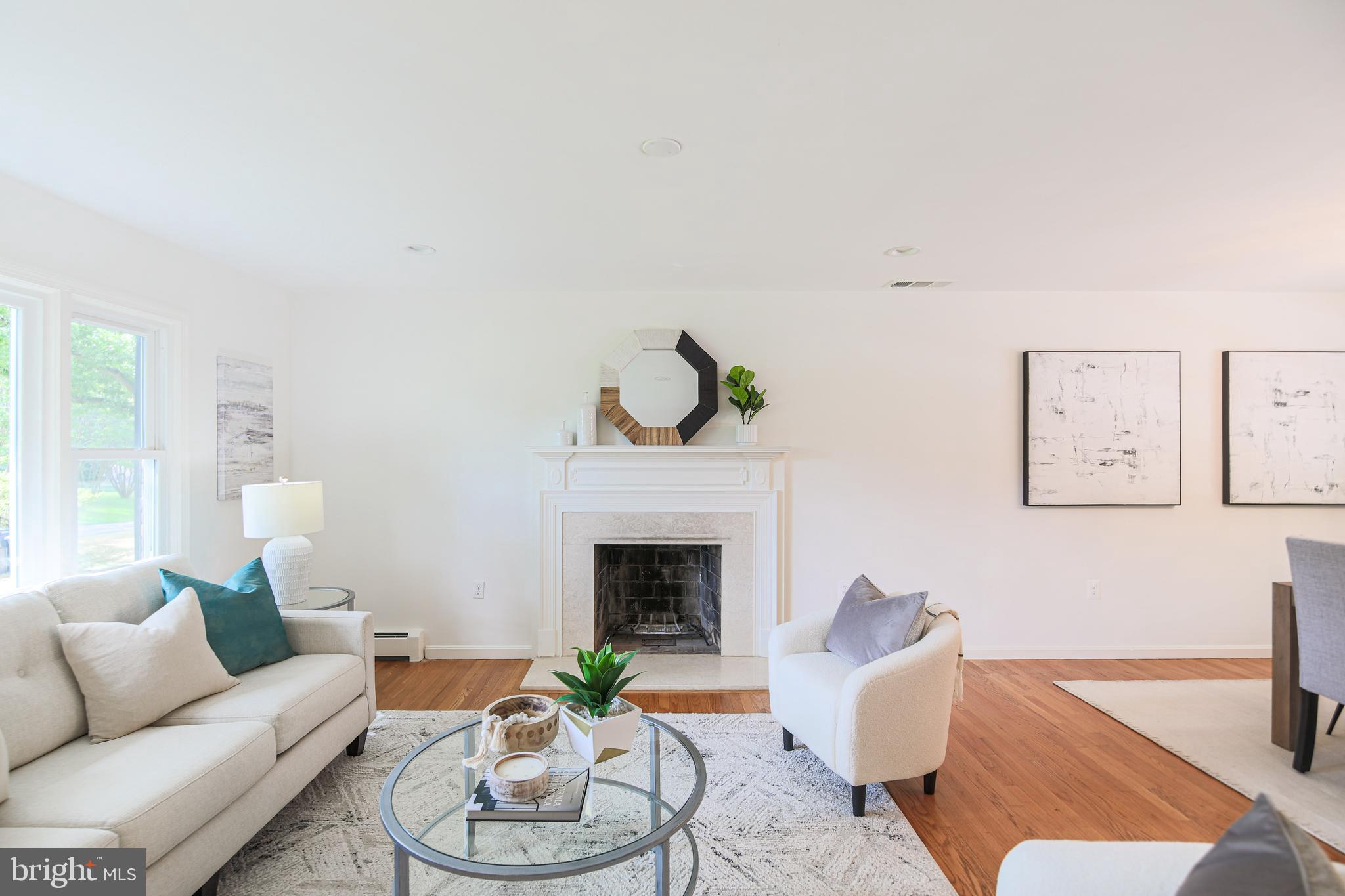 7200 Popkins Farm Road Alexandria, VA 22306 - Photo 8 of 70 Wood Burning Fireplace