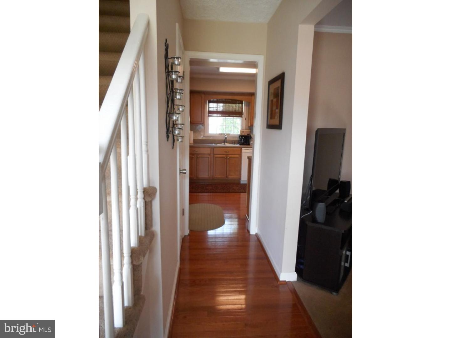 22 Dawn Road Levittown, PA 19056 - Photo 3 of 23 Foyer