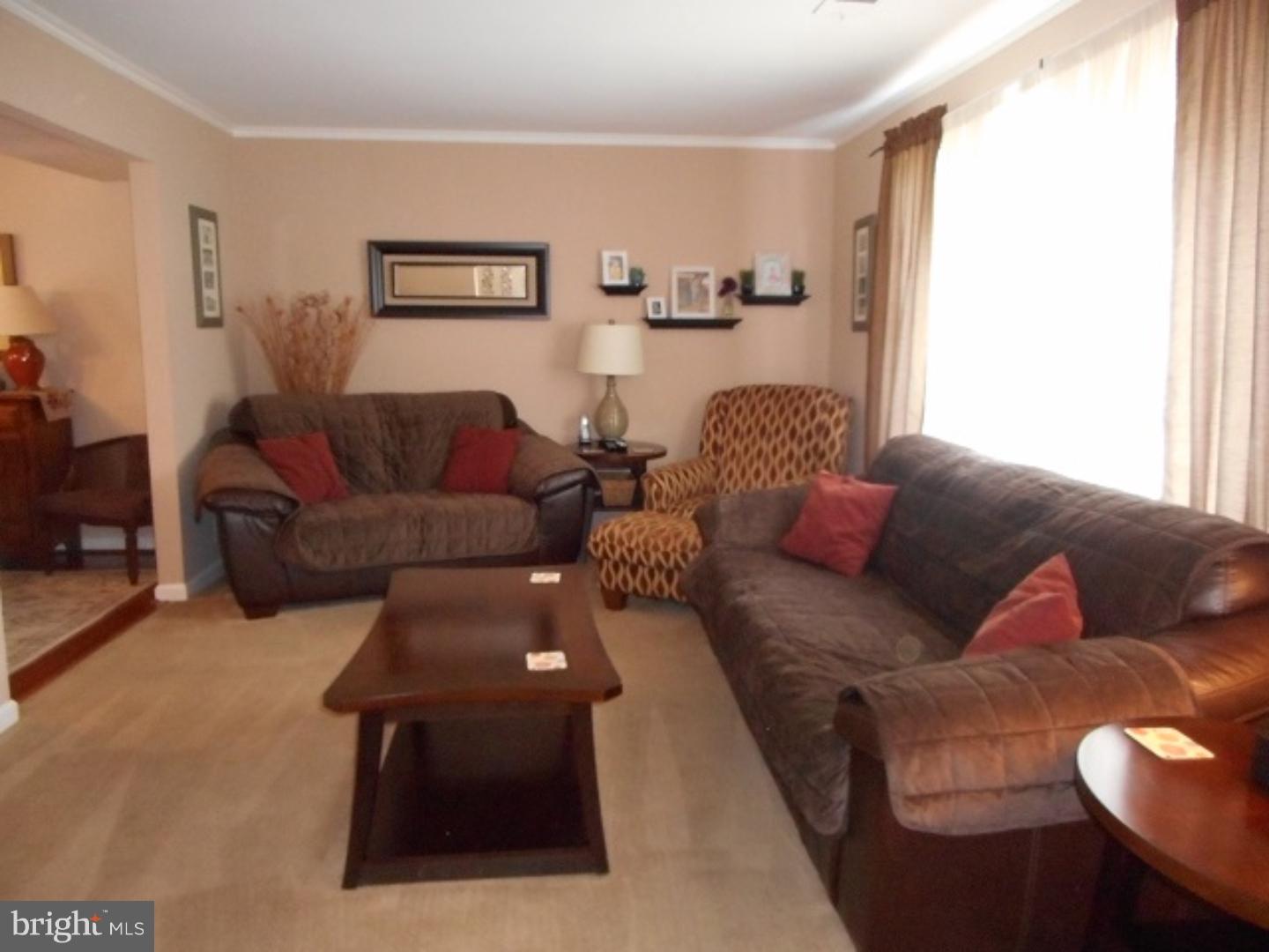 22 Dawn Road Levittown, PA 19056 - Photo 4 of 23 Living Room